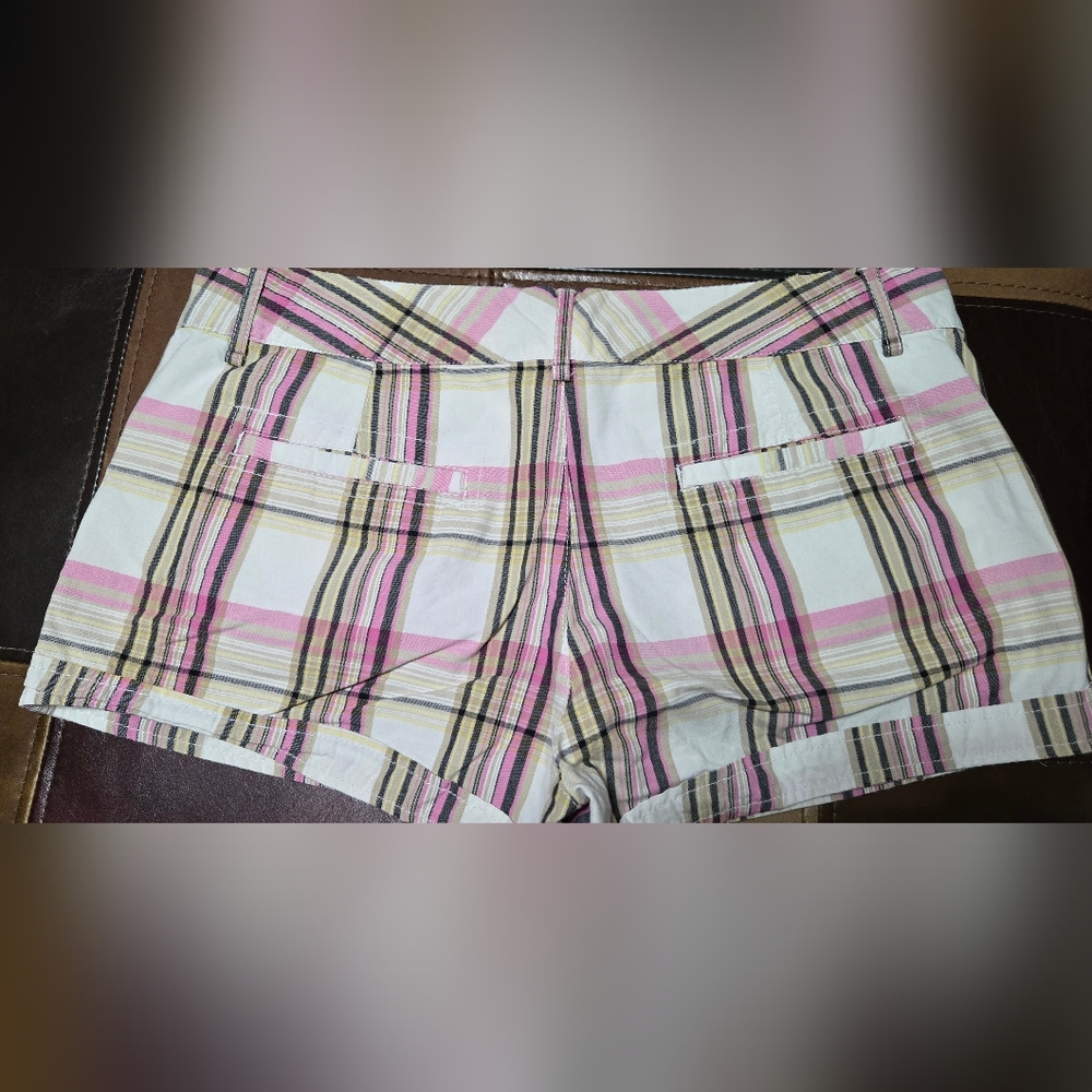 Maurices Plaid Cuffed Shorts Size 11/12 - Picture 4 of 4